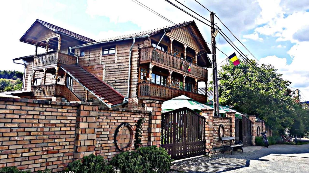 La Curtea Veche Apartamento Lapus Exterior foto