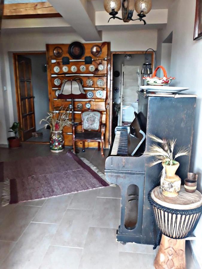 La Curtea Veche Apartamento Lapus Exterior foto