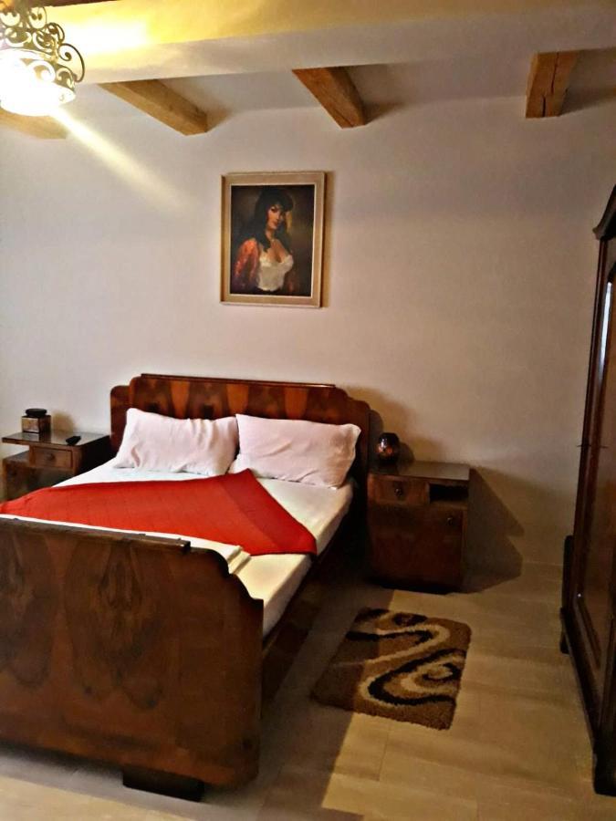 La Curtea Veche Apartamento Lapus Exterior foto