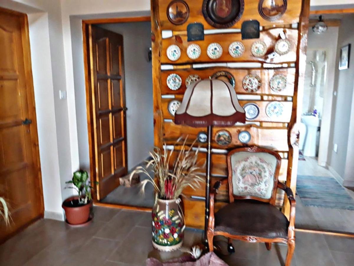 La Curtea Veche Apartamento Lapus Exterior foto