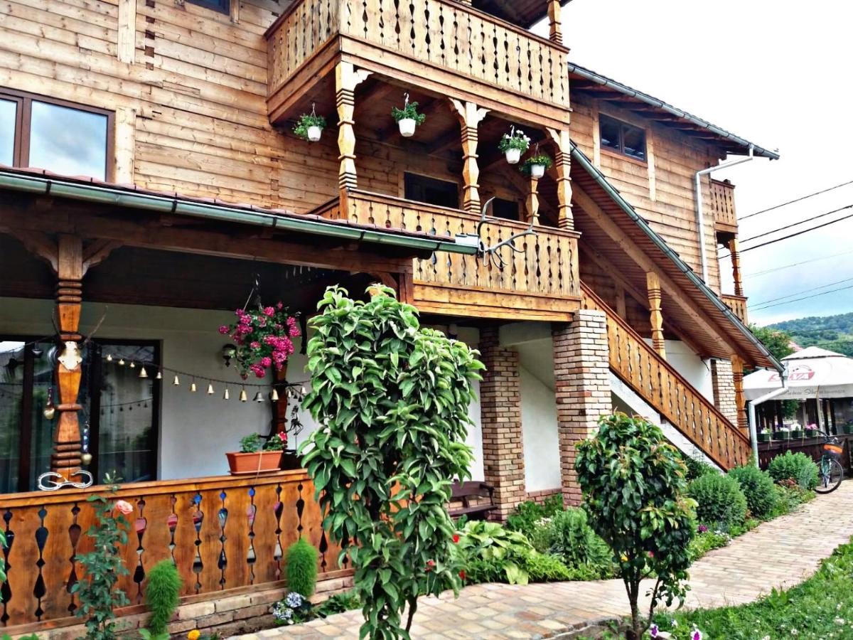 La Curtea Veche Apartamento Lapus Exterior foto