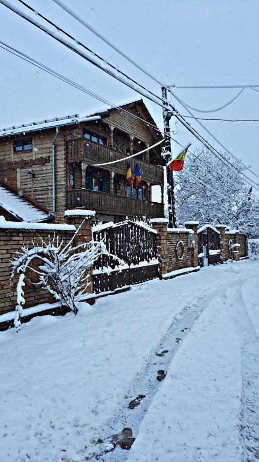 La Curtea Veche Apartamento Lapus Exterior foto